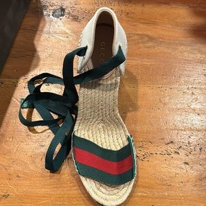 Beautiful gucci white platform espadrille sandals!! Classic gucci